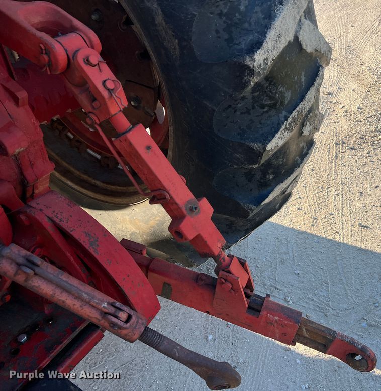 image for item LI9622 International 1586  tractor