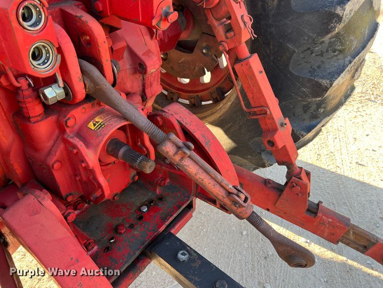 image for item LI9622 International 1586  tractor