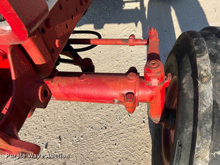 image for item LI9622 International 1586  tractor