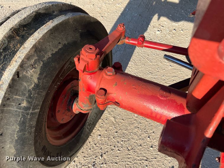 image for item LI9622 International 1586  tractor