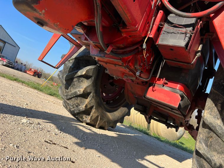 image for item LI9622 International 1586  tractor