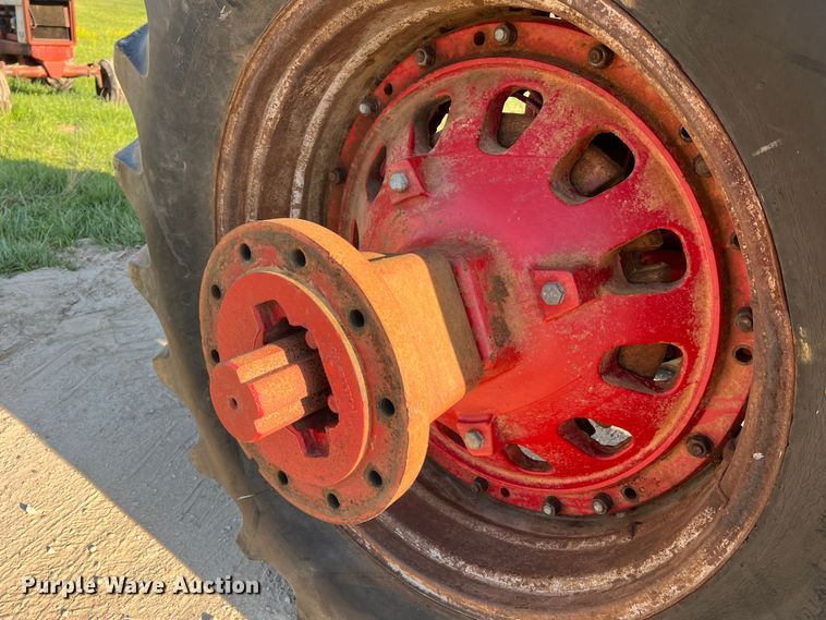 image for item LI9622 International 1586  tractor