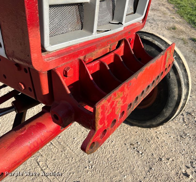 image for item LI9622 International 1586  tractor