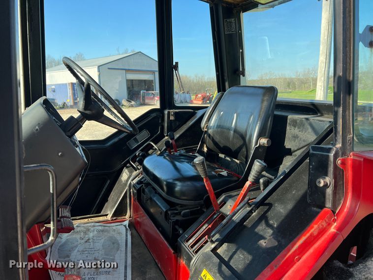 image for item LI9622 International 1586  tractor