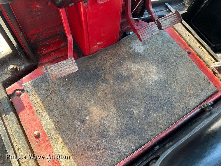 image for item LI9622 International 1586  tractor