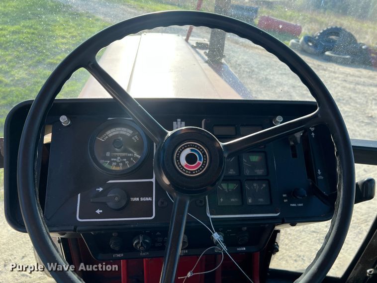 image for item LI9622 International 1586  tractor