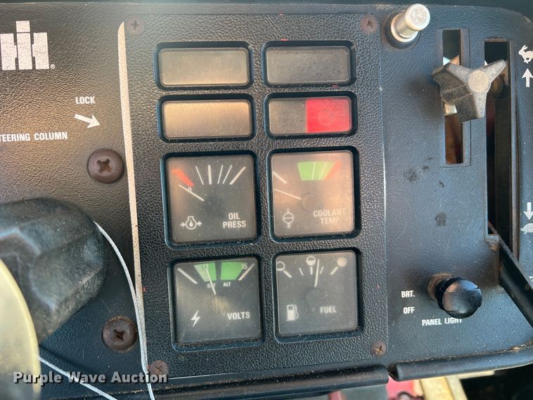 image for item LI9622 International 1586  tractor