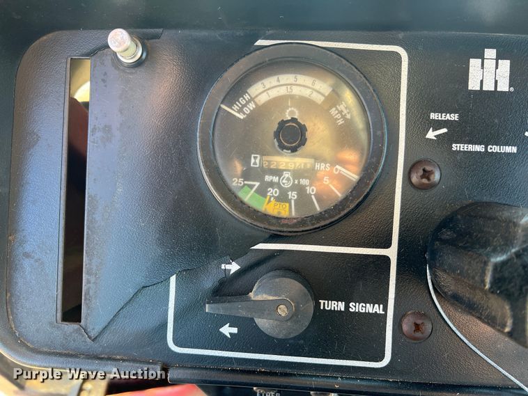 image for item LI9622 International 1586  tractor