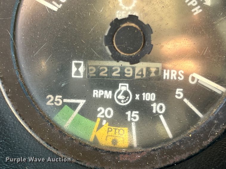 image for item LI9622 International 1586  tractor