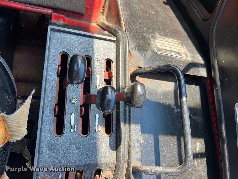 image for item LI9622 International 1586  tractor