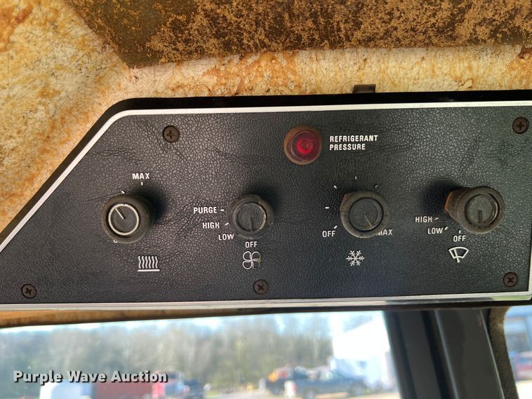 image for item LI9622 International 1586  tractor