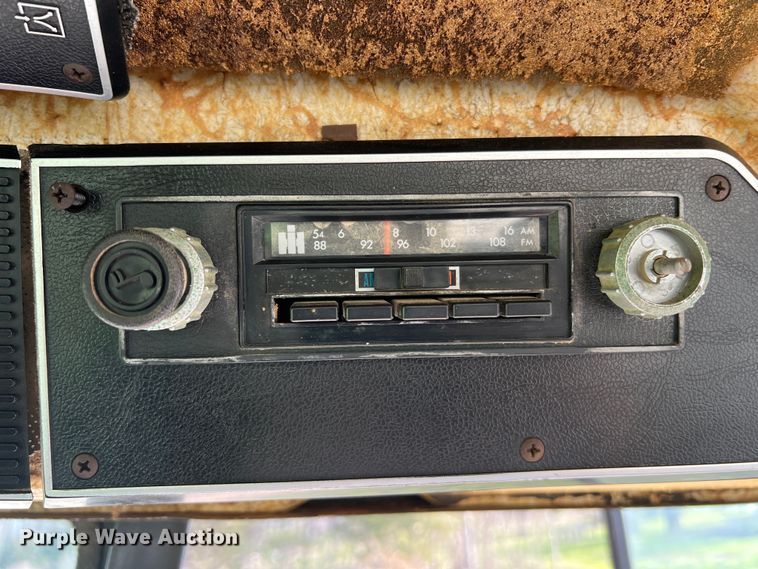 image for item LI9622 International 1586  tractor