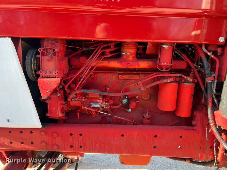 image for item LI9622 International 1586  tractor