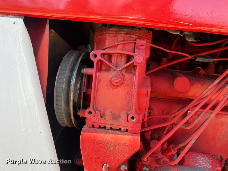 image for item LI9622 International 1586  tractor