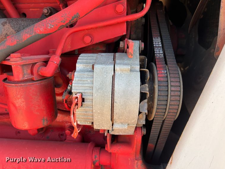 image for item LI9622 International 1586  tractor