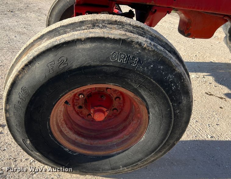 image for item LI9622 International 1586  tractor