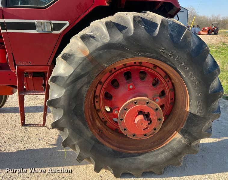 image for item LI9622 International 1586  tractor