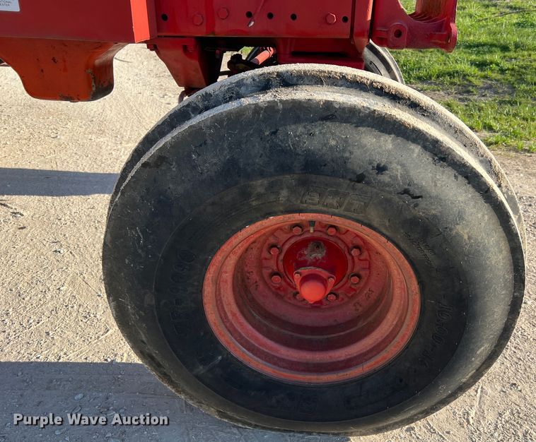 image for item LI9622 International 1586  tractor