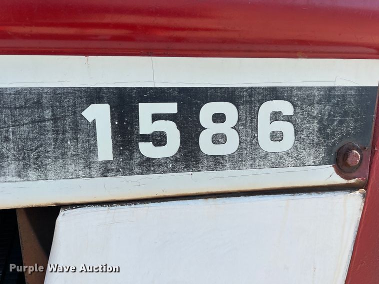 image for item LI9622 International 1586  tractor