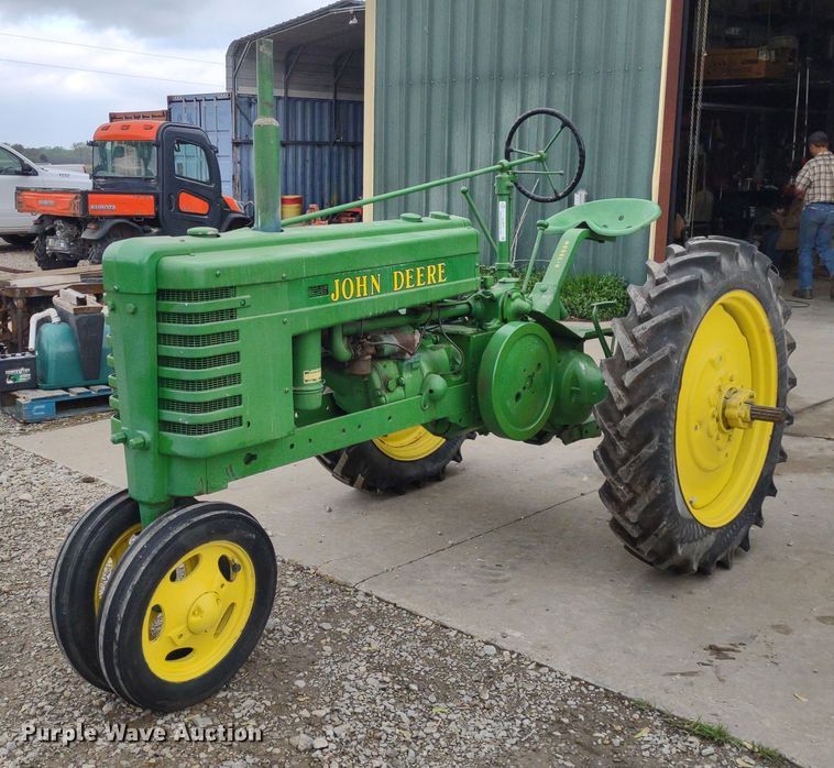 image for item LL9071 John Deere H  tractor