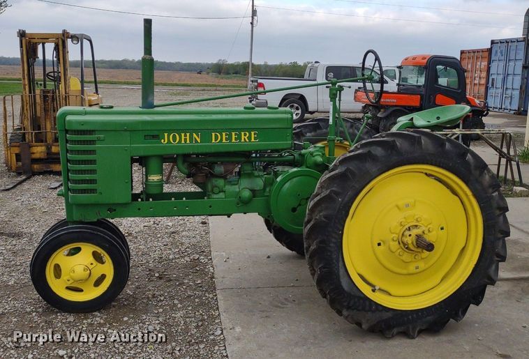 image for item LL9071 John Deere H  tractor