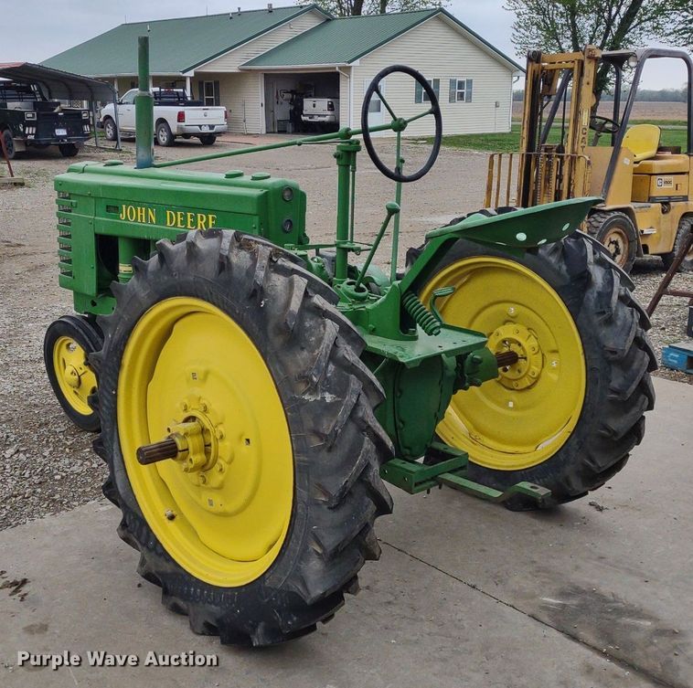 image for item LL9071 John Deere H  tractor