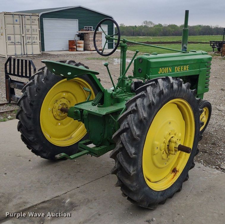 image for item LL9071 John Deere H  tractor