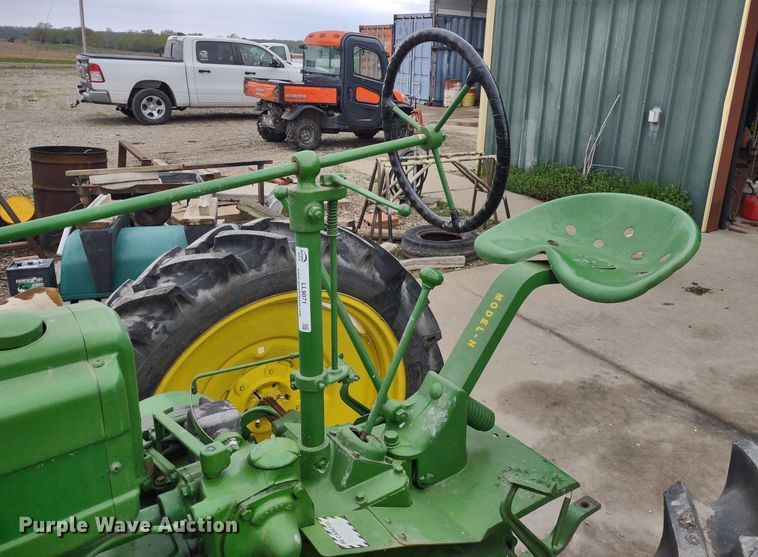 image for item LL9071 John Deere H  tractor