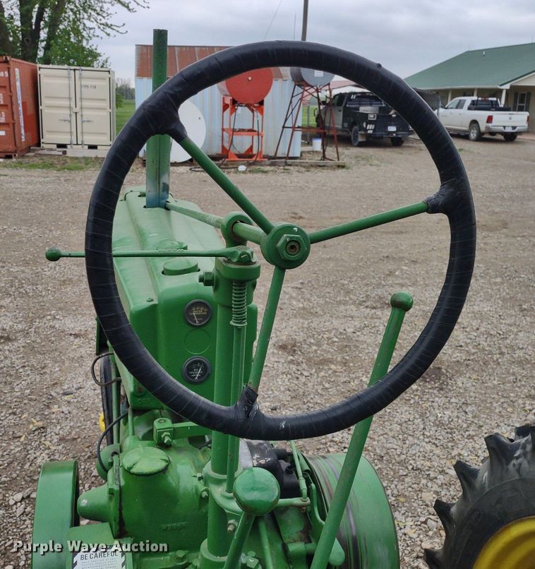 image for item LL9071 John Deere H  tractor