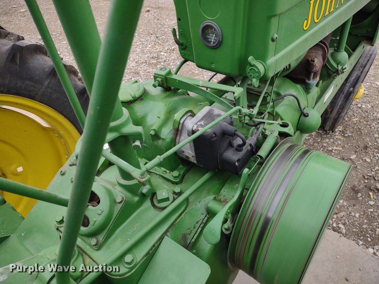 image for item LL9071 John Deere H  tractor