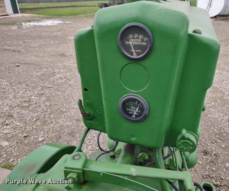 image for item LL9071 John Deere H  tractor