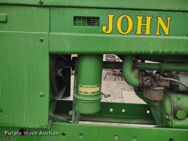image for item LL9071 John Deere H  tractor