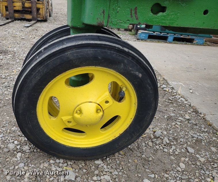 image for item LL9071 John Deere H  tractor