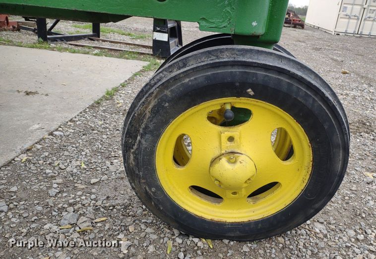image for item LL9071 John Deere H  tractor