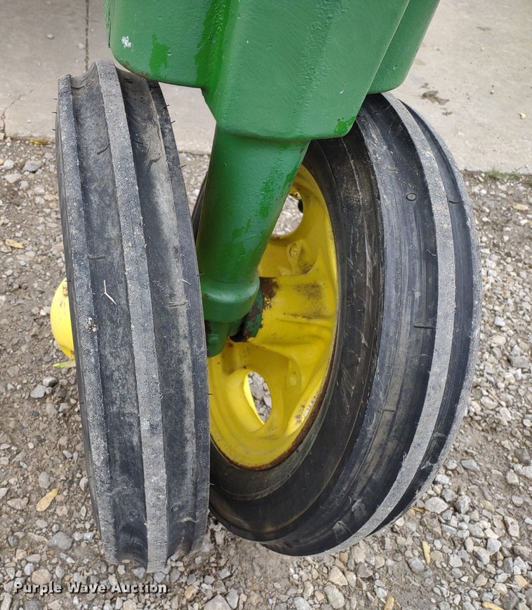 image for item LL9071 John Deere H  tractor