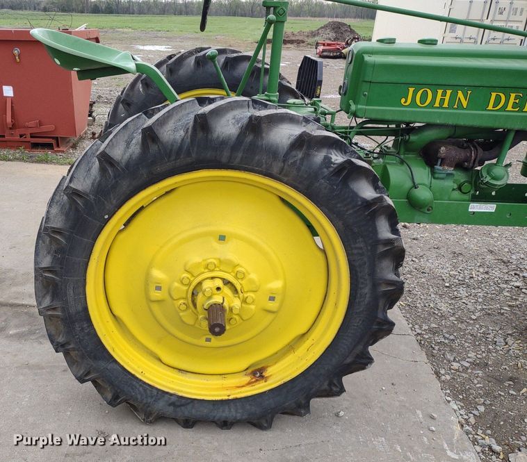 image for item LL9071 John Deere H  tractor