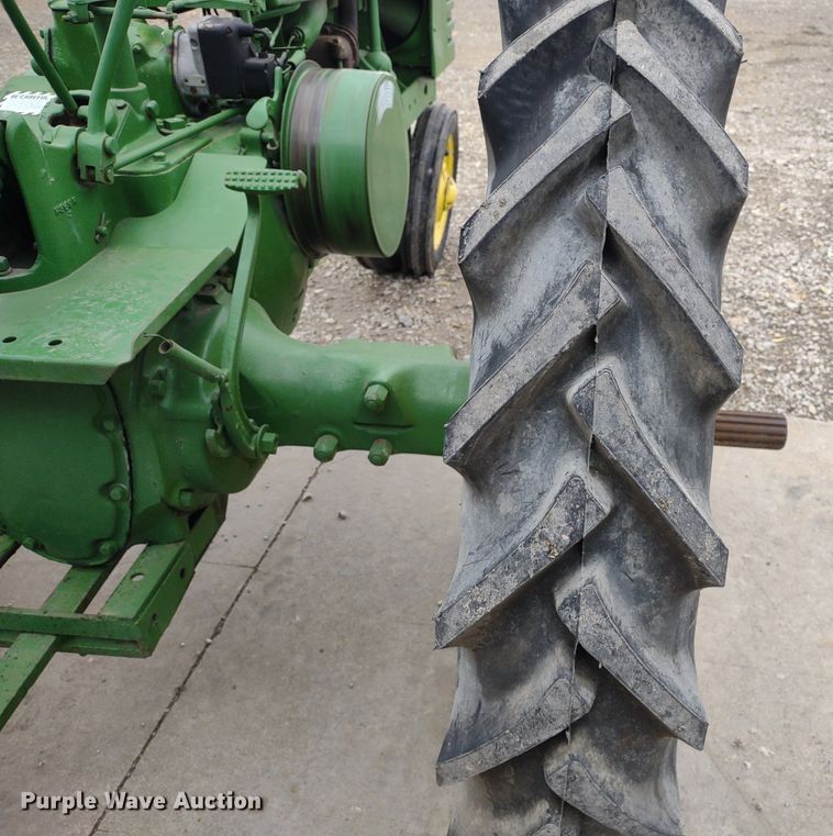 image for item LL9071 John Deere H  tractor