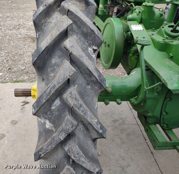 image for item LL9071 John Deere H  tractor