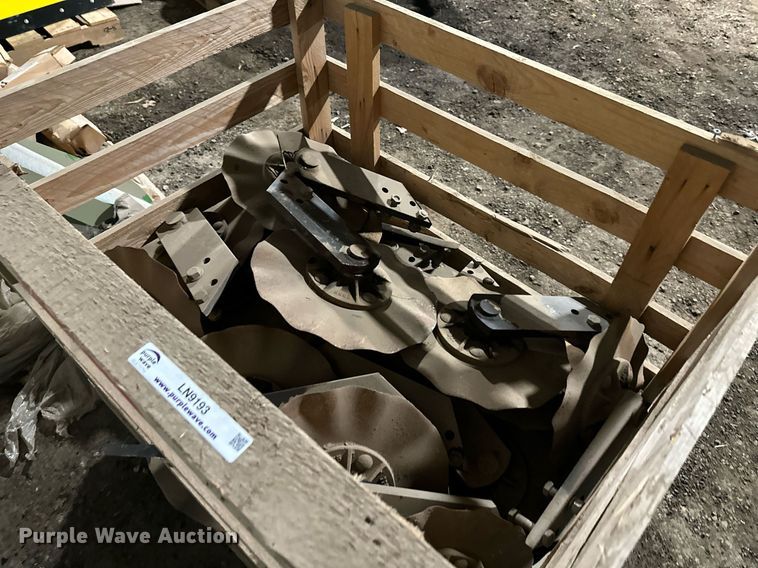 image for item LN9193 Approximately 32 coulters