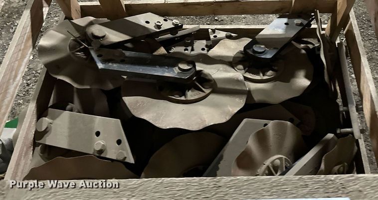 image for item LN9193 Approximately 32 coulters