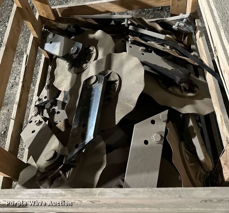 image for item LN9193 Approximately 32 coulters