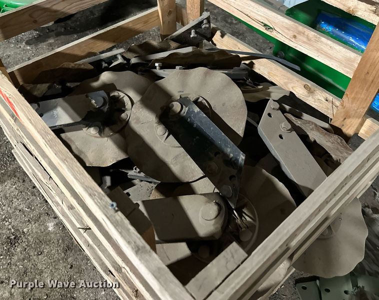 image for item LN9193 Approximately 32 coulters