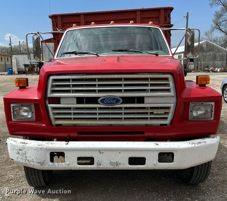 image for item LN9404 1991 Ford F700  grain truck