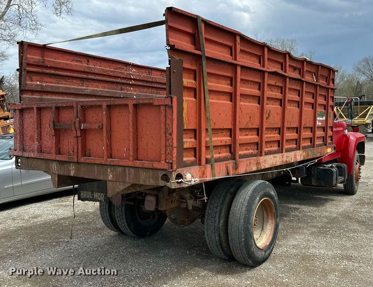 image for item LN9404 1991 Ford F700  grain truck