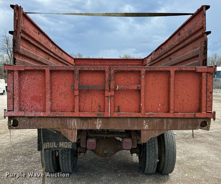 image for item LN9404 1991 Ford F700  grain truck