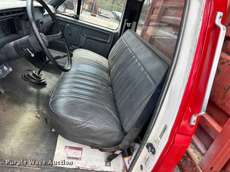 image for item LN9404 1991 Ford F700  grain truck