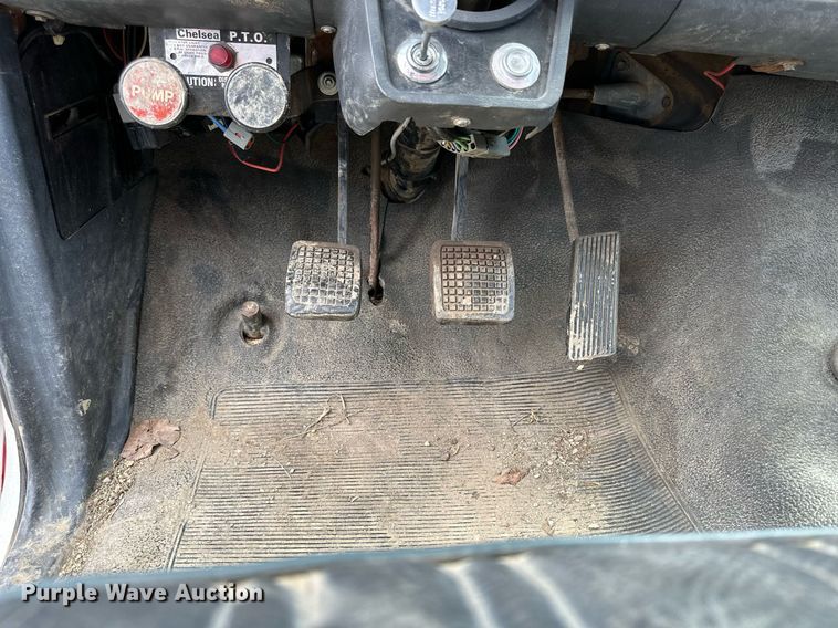 image for item LN9404 1991 Ford F700  grain truck