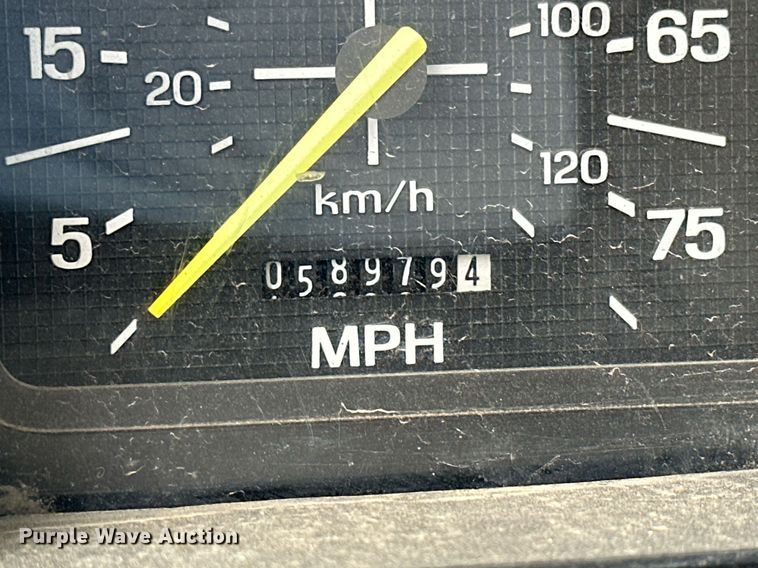 image for item LN9404 1991 Ford F700  grain truck