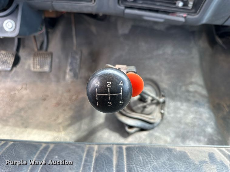 image for item LN9404 1991 Ford F700  grain truck