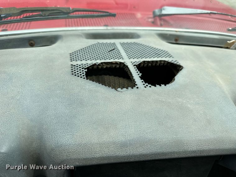 image for item LN9404 1991 Ford F700  grain truck